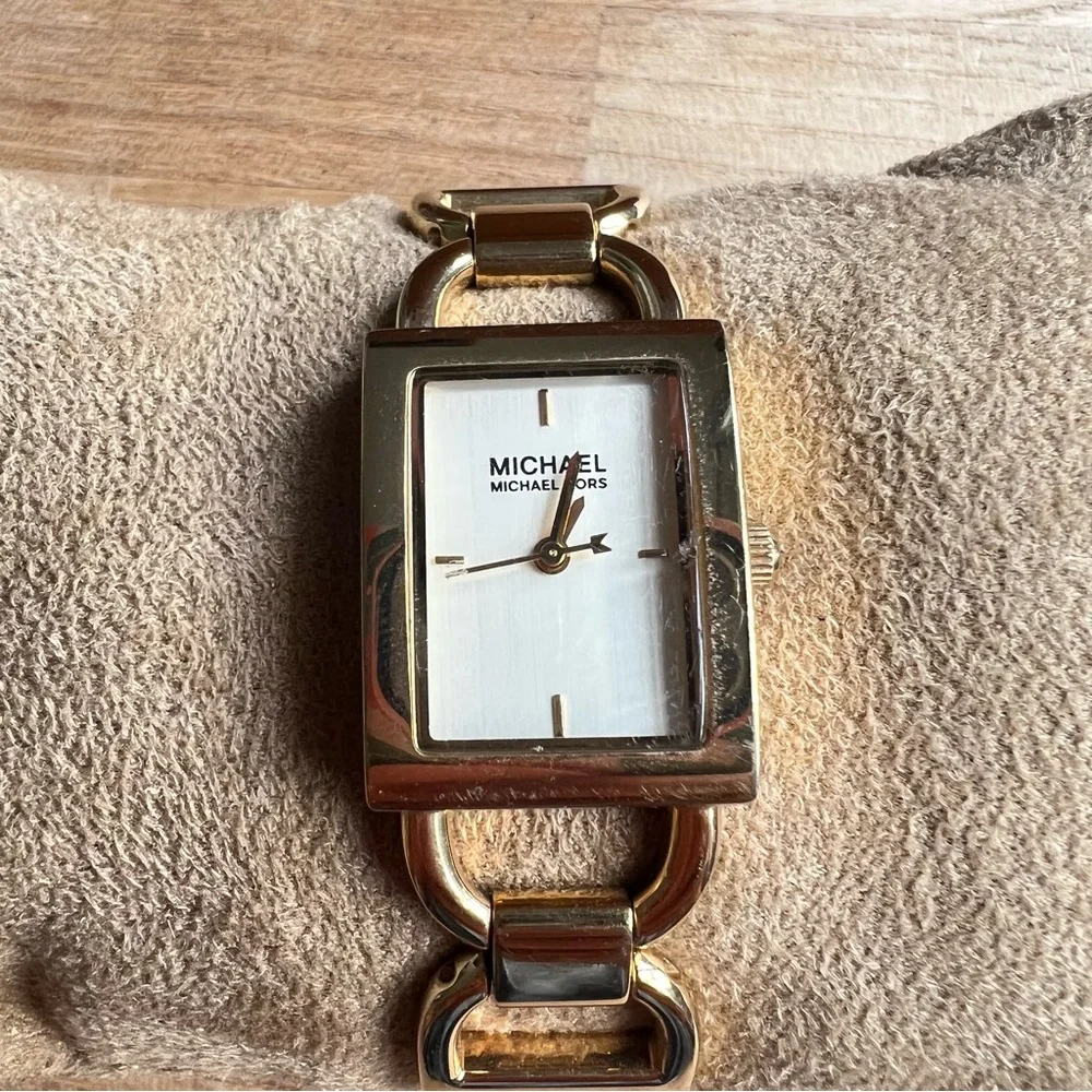 Michael Kors ladies rectangular gold tone bracelet dress watch NEW BATTERY